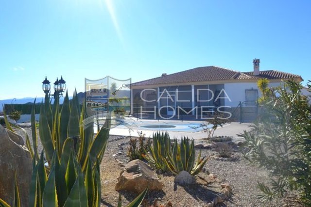  6985: Resale Villa for Sale in Albox, Almería