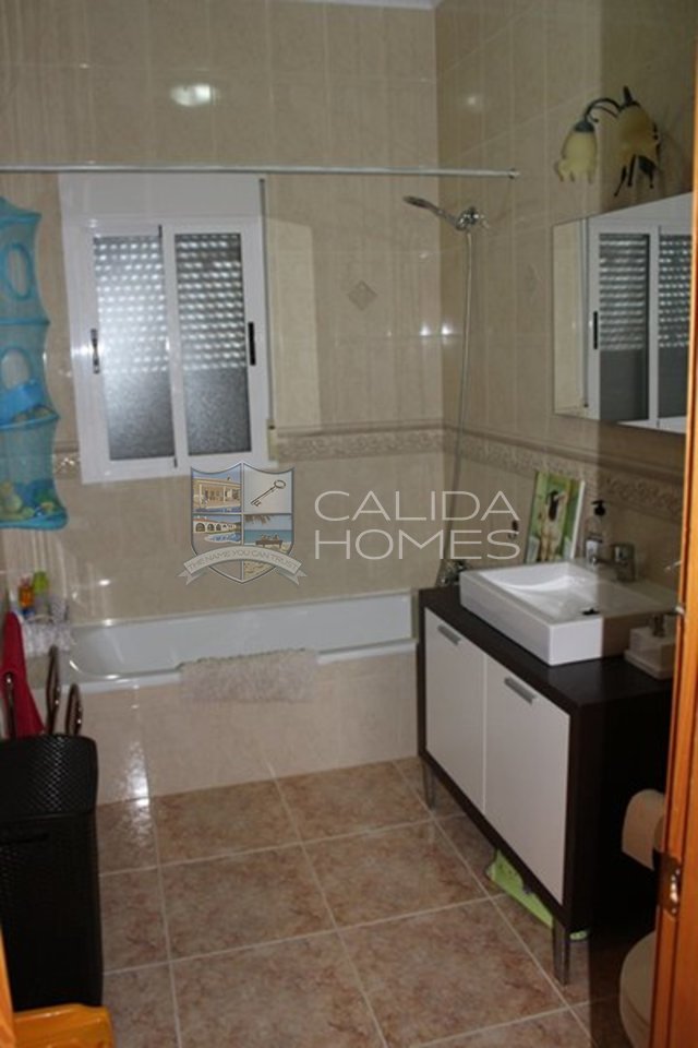  6985: Resale Villa for Sale in Albox, Almería