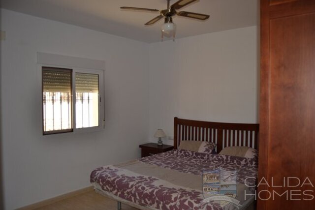 poncho: Resale Villa for Sale in Arboleas, Almería