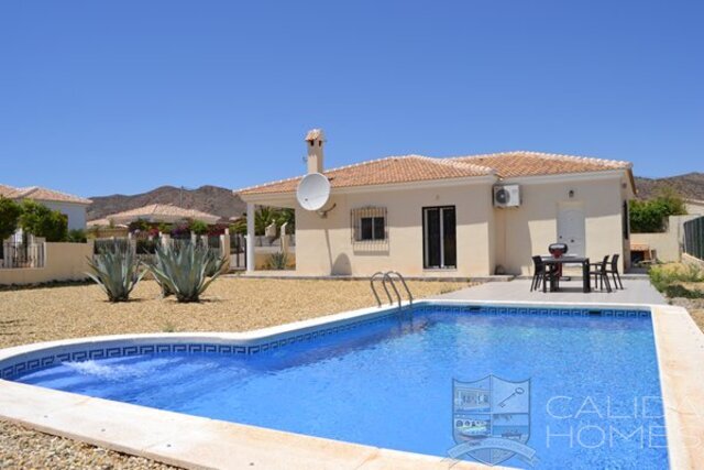 poncho: Resale Villa for Sale in Arboleas, Almería