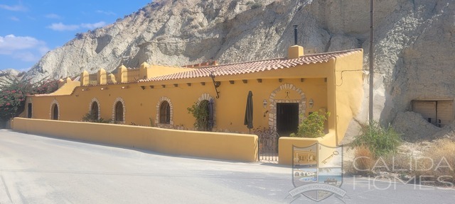 Casa Amarillo: Detached Character House for Sale in Cuevas Del Almanzora, Almería