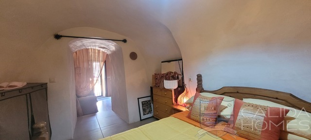 Casa Amarillo: Detached Character House for Sale in Cuevas Del Almanzora, Almería