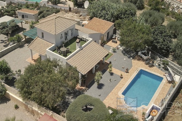 casa chopo: Resale Villa for Sale in El Chopo, Almería