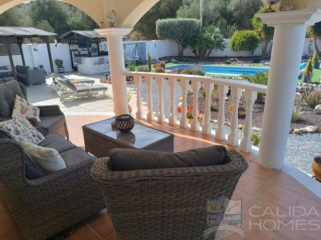 Casa Cocktail: Resale Villa for Sale in Cantoria, Almería