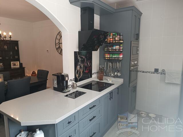 Casa Cocktail: Resale Villa for Sale in Cantoria, Almería