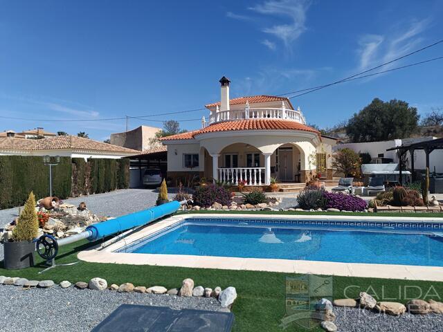 Casa Cocktail: Resale Villa for Sale in Cantoria, Almería