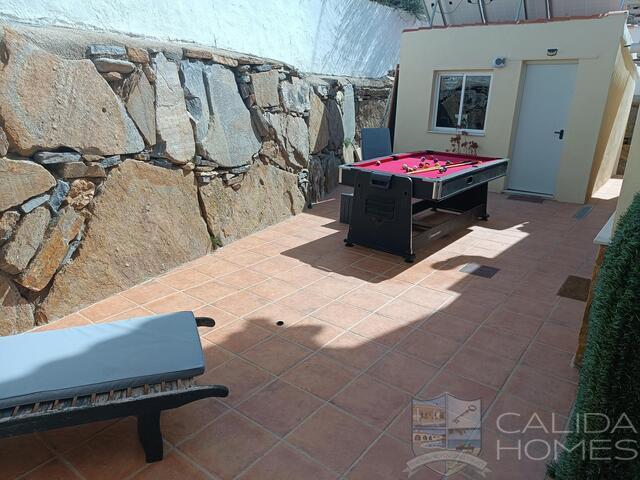 Casa Cocktail: Resale Villa for Sale in Cantoria, Almería