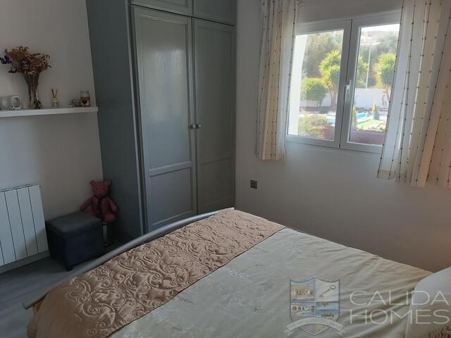 Casa Cocktail: Resale Villa for Sale in Cantoria, Almería