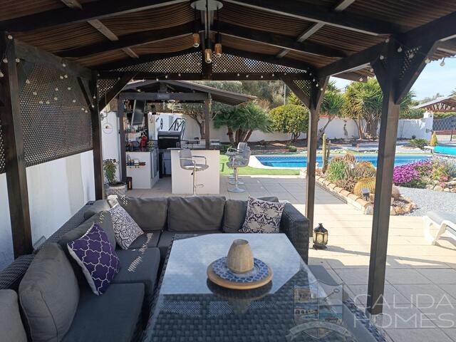 Casa Cocktail: Resale Villa for Sale in Cantoria, Almería