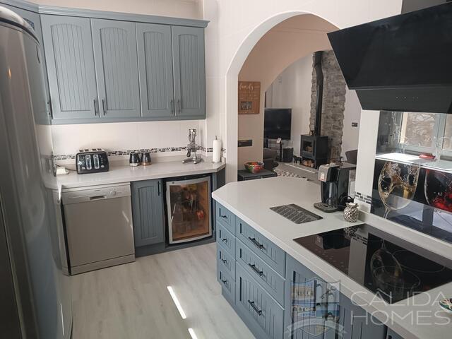 Casa Cocktail: Resale Villa for Sale in Cantoria, Almería