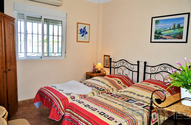 Casa Cucador: Resale Villa for Sale in Zurgena, Almería