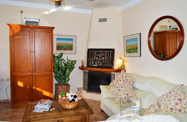 Casa Cucador: Resale Villa for Sale in Zurgena, Almería