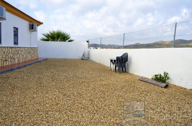 Casa Cucador: Resale Villa for Sale in Zurgena, Almería