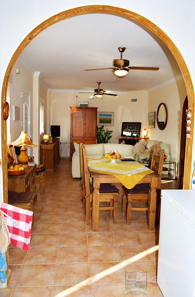 Casa Cucador: Resale Villa for Sale in Zurgena, Almería