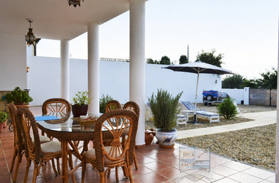 Casa Cucador: Resale Villa in Zurgena, Almería