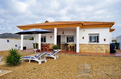 Casa Cucador: Resale Villa in Zurgena, Almería