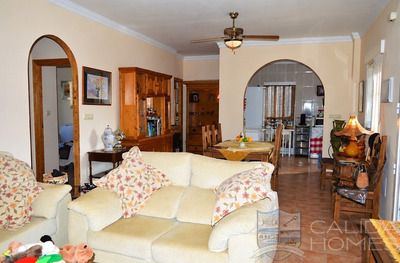 Casa Cucador: Resale Villa in Zurgena, Almería