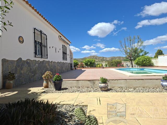 Casa de Estrella : Resale Villa for Sale in Arboleas, Almería