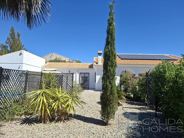 Casa de Sol : Resale Villa for Sale in Arboleas, Almería