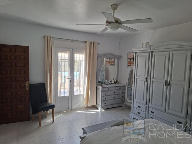 Casa de Sol : Resale Villa for Sale in Arboleas, Almería