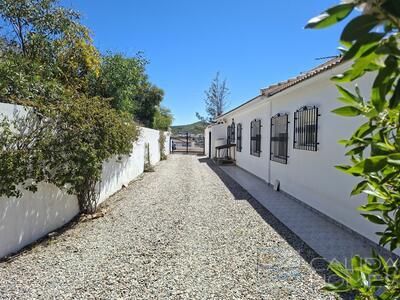 Casa de Sol : Resale Villa in Arboleas, Almería
