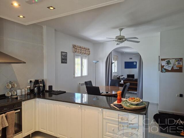 Casa de Sol : Resale Villa for Sale in Arboleas, Almería