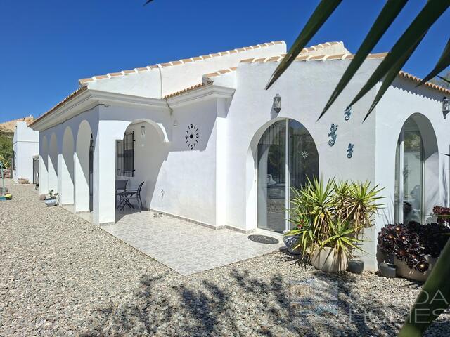 Casa de Sol : Resale Villa for Sale in Arboleas, Almería