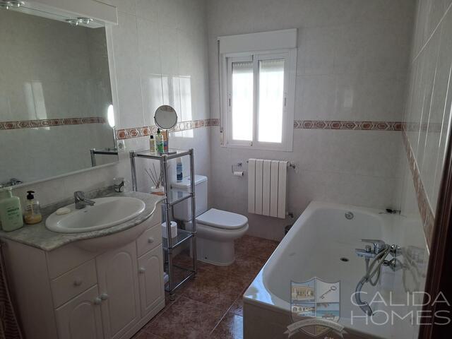 Casa de Sol : Resale Villa for Sale in Arboleas, Almería