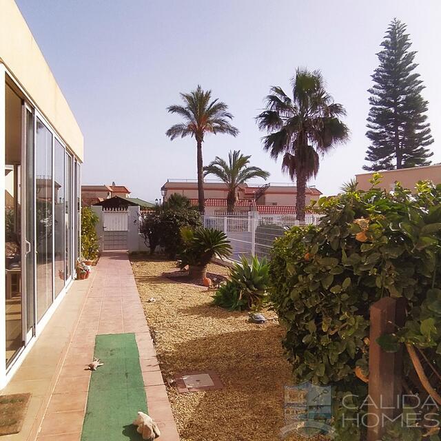 Casa de Tu y Mi : Resale Villa for Sale in La Alfoquia, Almería