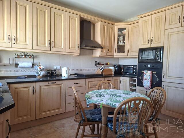 Casa de Zeus : Resale Villa for Sale in Arboleas, Almería