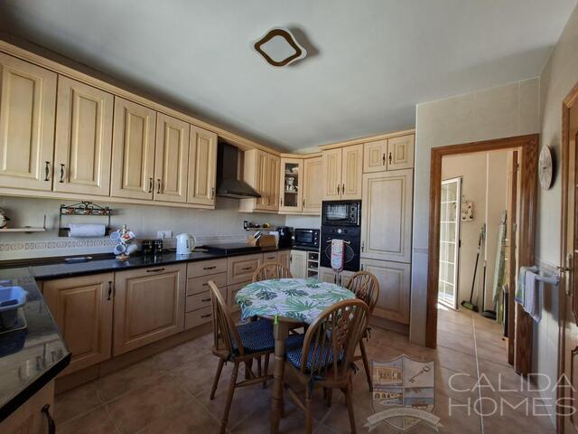 Casa de Zeus : Resale Villa for Sale in Arboleas, Almería