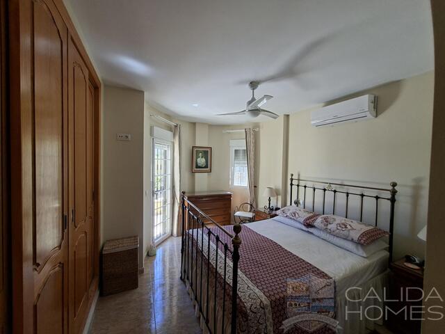 Casa de Zeus : Resale Villa for Sale in Arboleas, Almería