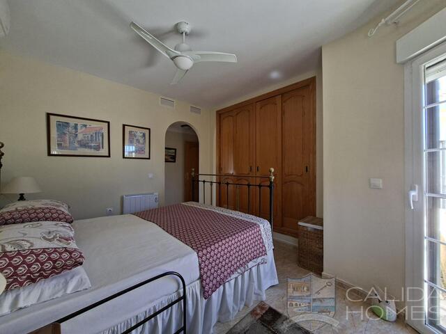 Casa de Zeus : Resale Villa for Sale in Arboleas, Almería