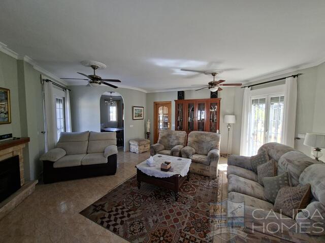 Casa de Zeus : Resale Villa for Sale in Arboleas, Almería