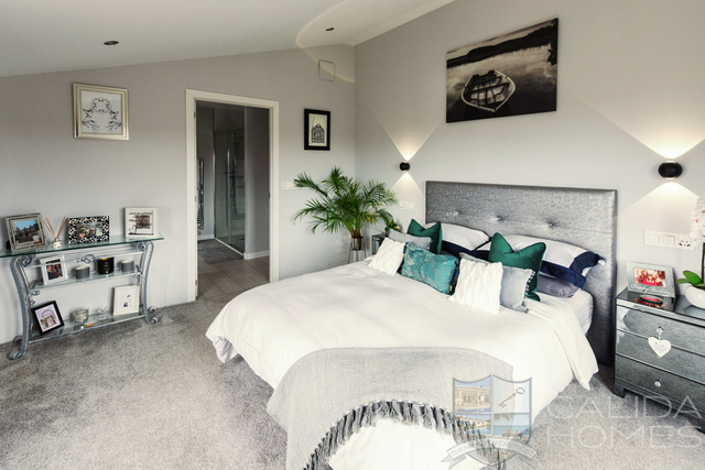 Casa Dove : Detached Character House for Sale in Arroyo Medina, Almería