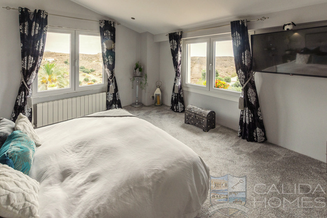 Casa Dove : Detached Character House for Sale in Arroyo Medina, Almería