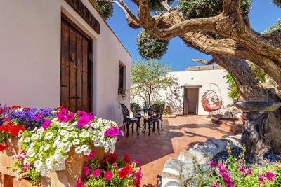 Casa Dove : Detached Character House in Arroyo Medina, Almería