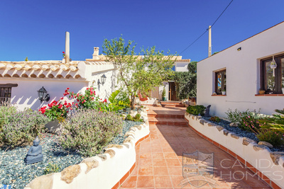 Casa Dove : Detached Character House in Arroyo Medina, Almería