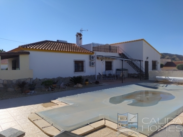 Casa Flora : Resale Villa for Sale in Arboleas, Almería