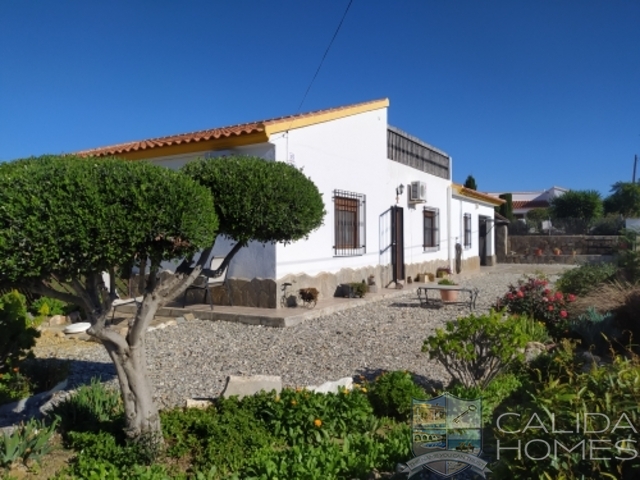 Casa Flora : Resale Villa for Sale in Arboleas, Almería