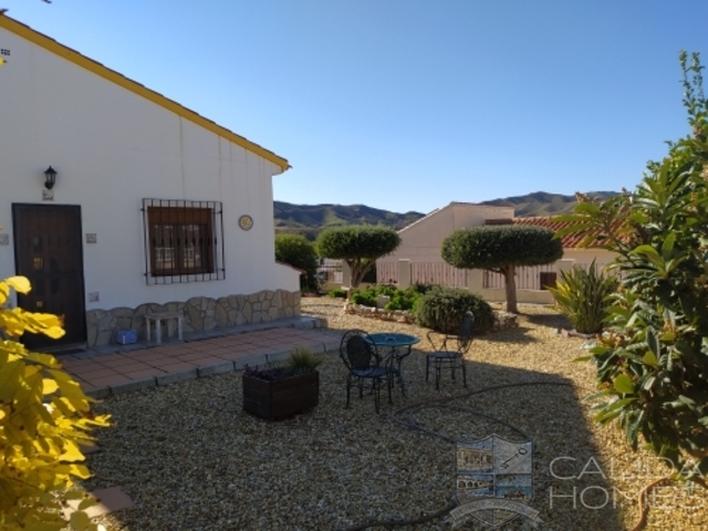 Casa Flora : Resale Villa for Sale in Arboleas, Almería