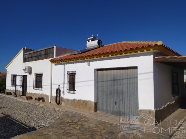 Casa Flora : Resale Villa for Sale in Arboleas, Almería