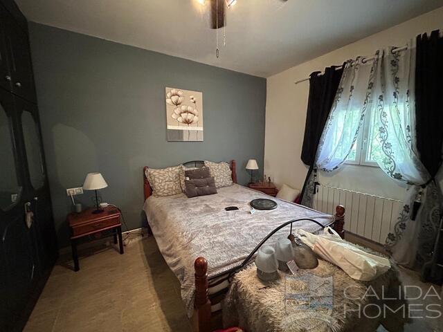 Casa Fuente: Resale Villa for Sale in Oria, Almería