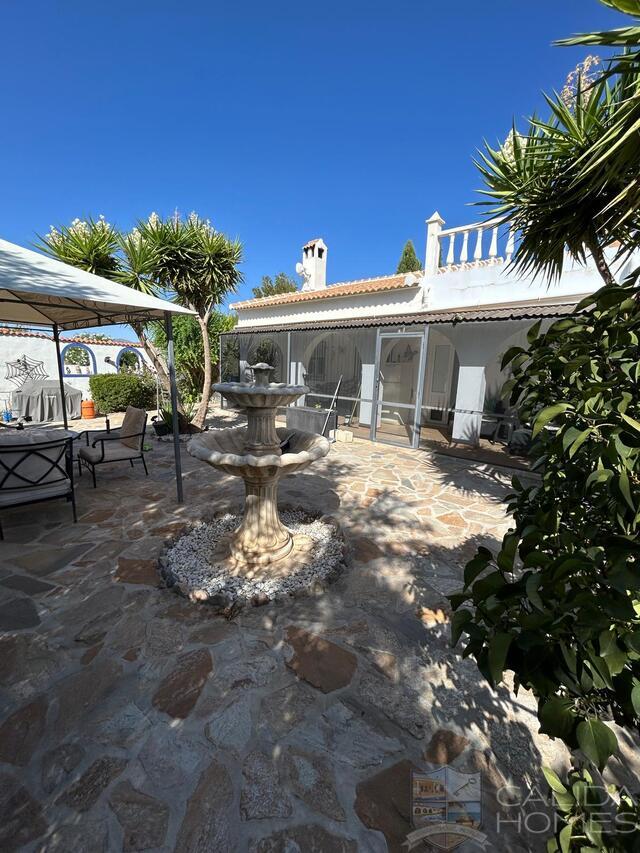 Casa Fuente: Resale Villa for Sale in Oria, Almería