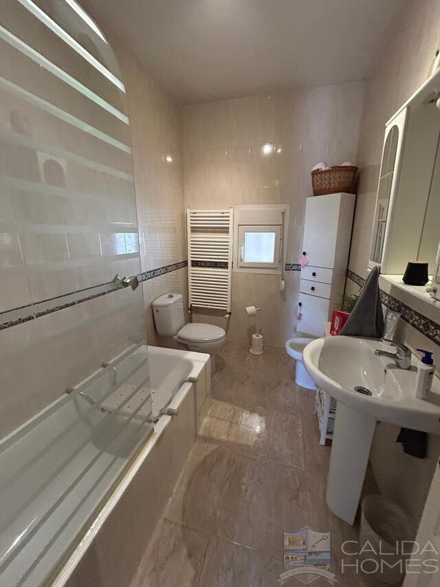 Casa Fuente: Resale Villa for Sale in Oria, Almería