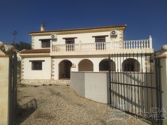 Casa Grande: Resale Villa for Sale in Arboleas, Almería