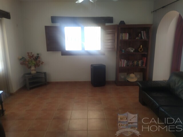 Casa Grande: Resale Villa for Sale in Arboleas, Almería