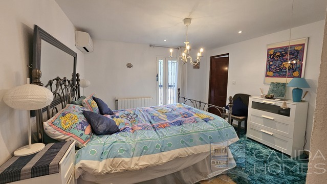 Casa Guapisima: Detached Character House for Sale in Albox, Almería