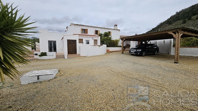 Casa Guapisima: Detached Character House for Sale in Albox, Almería