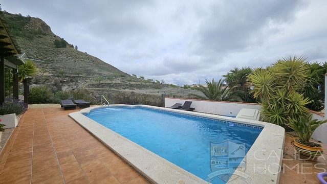 Casa Guapisima: Detached Character House for Sale in Albox, Almería
